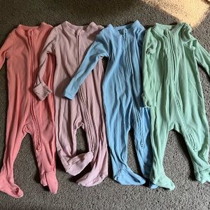 Old Navy Ribbed Footie Pajama Bundle 4 pack (6-9 Months)